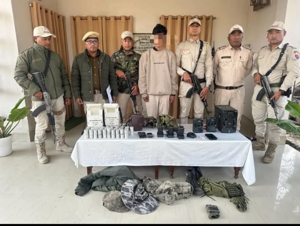 मणिपुर पुलिस द्वारा चलाए गए अभियान से संबद्ध तस्वीर।