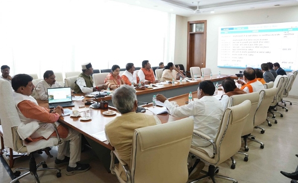 Chief Minister held a meeting of the apex committee for the success of the Global Investors Summit