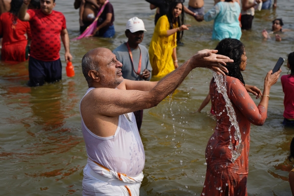 Governor Radhakrishnan performed the ritualistic worship at Triveni Sangam