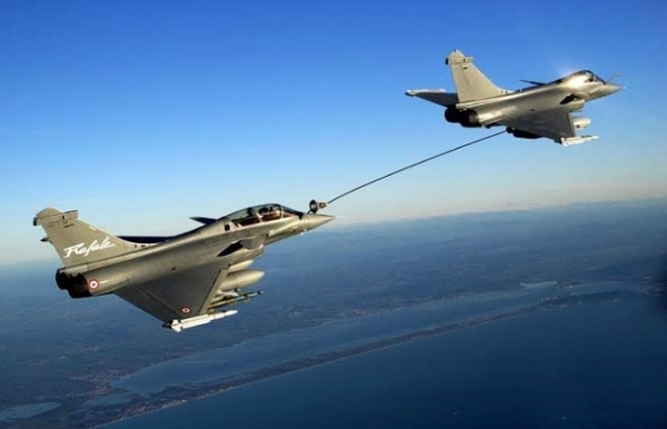 Rafale fighter jets using mid-air refueling technology