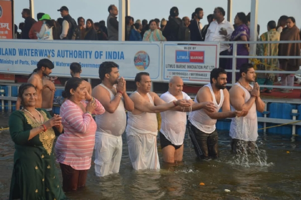 Narendra Kashyap takes holy dip in the Sangam along with his family