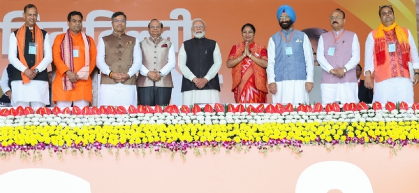 Prime Minister Narendra Modi and BJP National President JP Nadda and others present at the swearing-in ceremony