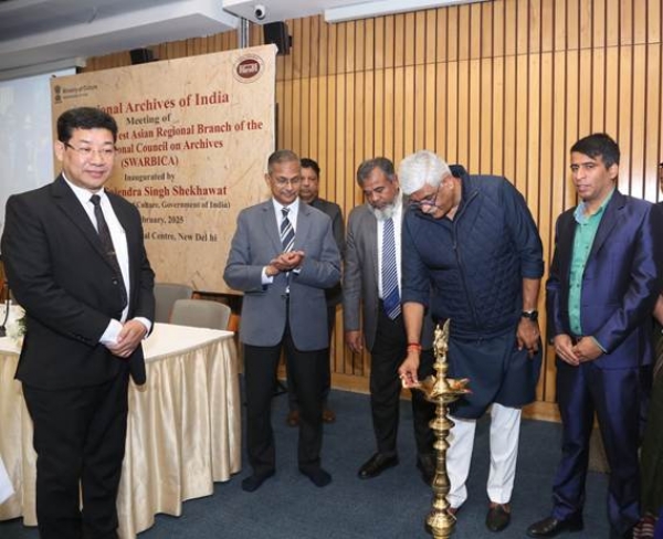 Tourism and Culture Minister Gajendra Singh Shekhawat inaugurating the meeting