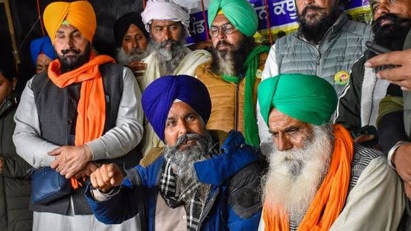 Farmer leaders Sarwan Singh Pandher and Jagjit Singh Dallewal address the media at the Punjab-Haryana Shambhu border during the ’Delhi Chalo’ protest (File photo)