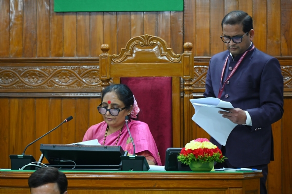 Assembly Speaker Ritu Khanduri Bhushan conducting the session.