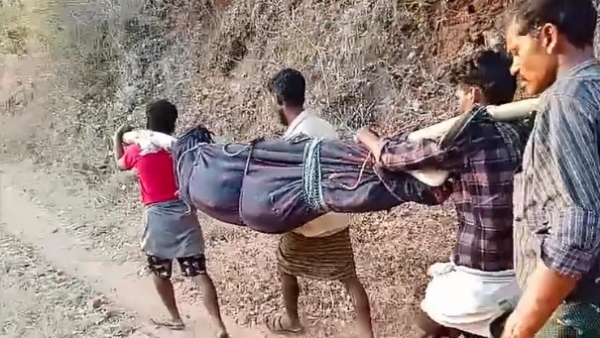 Tribals Carry  Dead Body for 3 km After Ambulance Driver Refuses