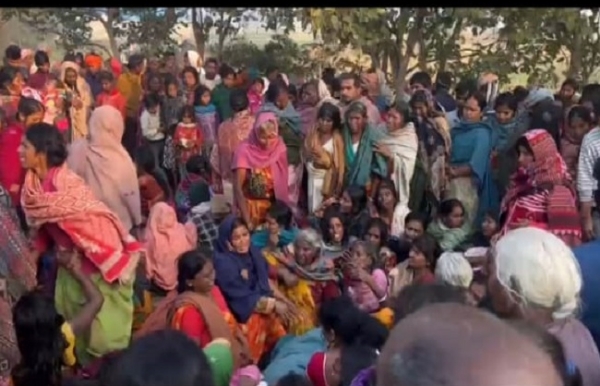 Family members mourning in Patna