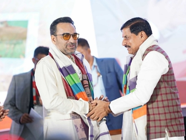Film actor Pankaj Tripathi meeting Chief Minister Dr. Mohan Yadav