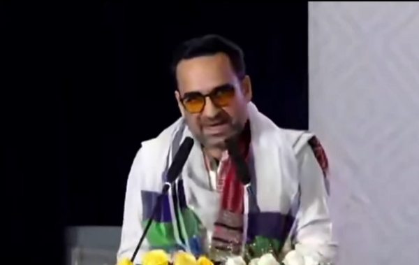 Film actor Pankaj Tripathi addressing the summit