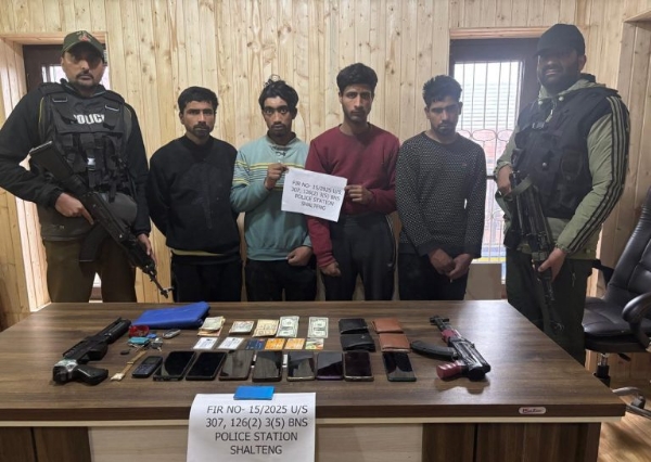 Srinagar Police Arrests Highway Robbers Impersonating Police Commandos
