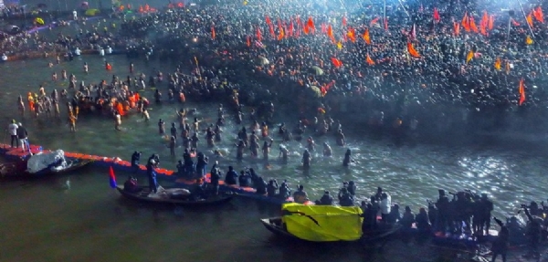 Mahashivratri festival is being celebrated across the country, crowds are thronging the river banks and Shiva temples