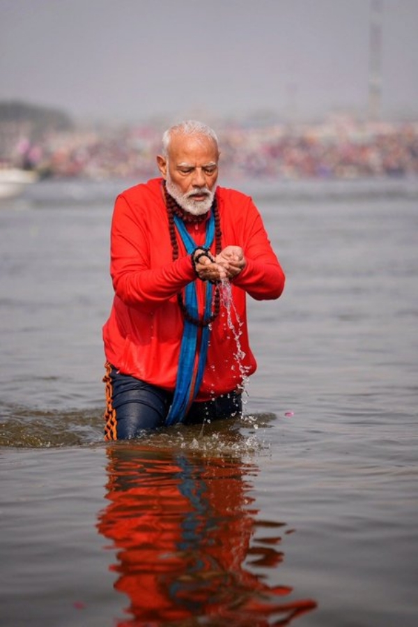 PM Modi During Holy bath in Triveni Sangam in Mahakumbh(File)