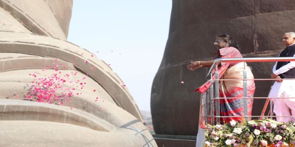 Prez visits Statue of Unity in Narmada district,pays homage to Sardar Patel