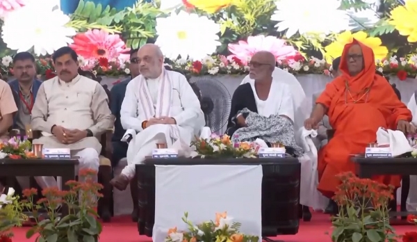 Chief Minister Dr. Mohan Yadav, Union Home Minister Amit Shah, storyteller Morari Bapu sitting on the stage