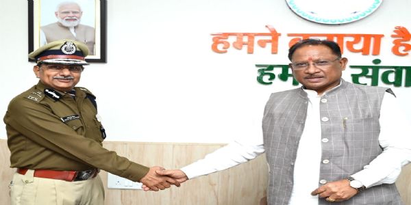 Newly appointed Director General of Police Arun Dev Gautam makes  courtesy call on chattisgarh CM