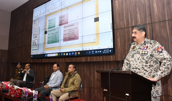 असम पुलिस की मेजबानी वाली एसीए स्टेडियम बरसापारा में आयोजित पूर्वी क्षेत्र अखिल भारतीय पुलिस पायलट टी-20 क्रिकेट टूर्नामेंट के उद्घाटन समारोह को संबोधित करते हुए असम के पुलिस महानिदेशक हरमीत सिंह।