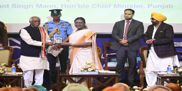 Prez attends civic Reception at Mohali