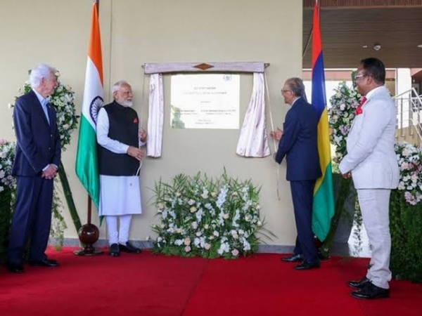 Prime Minister Shri Narendra Modi and Prime Minister of Mauritius H.E Navinchandra Ramgoolam jointly inaugurate the Atal Bihari Vajpayee Institute of Public Service and Innovation in Mauritius