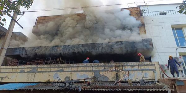 Massive fire breaks out in Delhi