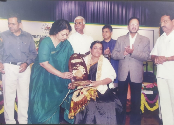 Bayala Beragu by Late Mrs Sumangala Mummigatti Bags Best Novel Award