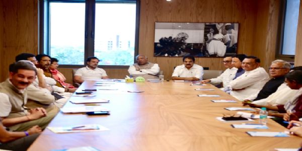 Kharge holds meeting with general secretaries in charge; deliberations on CWC and DCC meetings