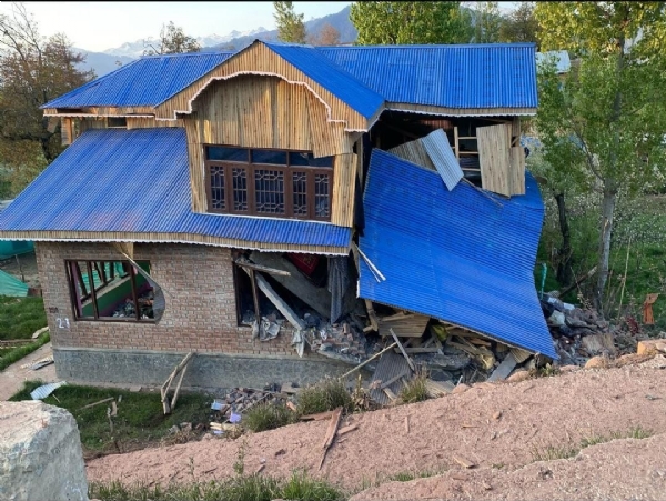 Pahalgam Attack: 3 Residential Houses Of 3 Active Terrorists Demolished In Pulwama, Kulgam And Shopian Pahalgam Attack: 3 Residential Houses Of 3 Active Terrorists Demolished In Pulwama, Kulgam And Shopian