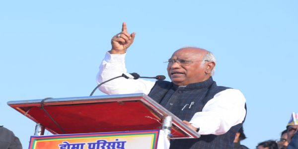 Kharge requests special Parliament session post-Rahul