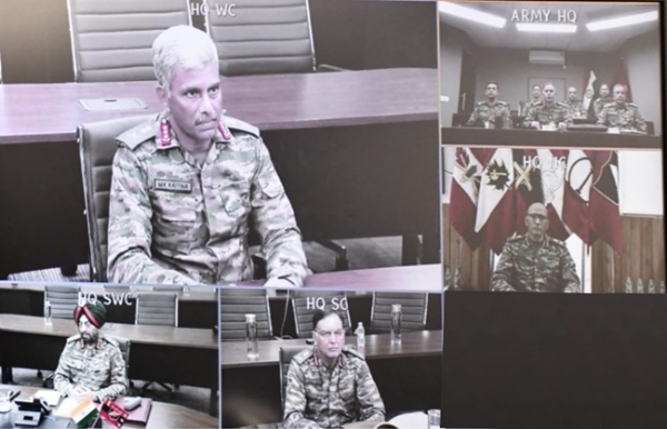 Army Chief meets with commanders of Western Borders.