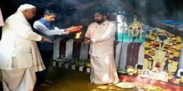 Actor Ravi Seeks Blessings at Ellai Karupparayan Temple in Coimbatore