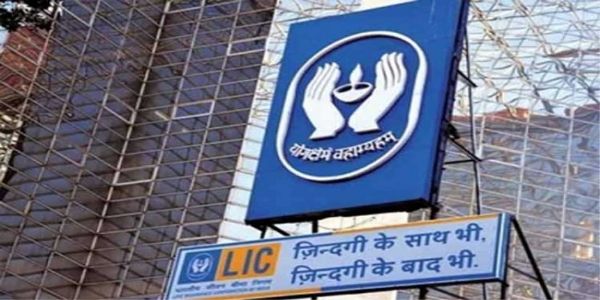LIC leads private insurers with 10% premium growth