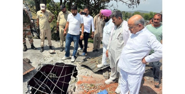 Tara Chand demands 10 marla plot, Rs 5 lakh for border villagers Tara Chand demands 10 marla plot, Rs 5 lakh for border villagers