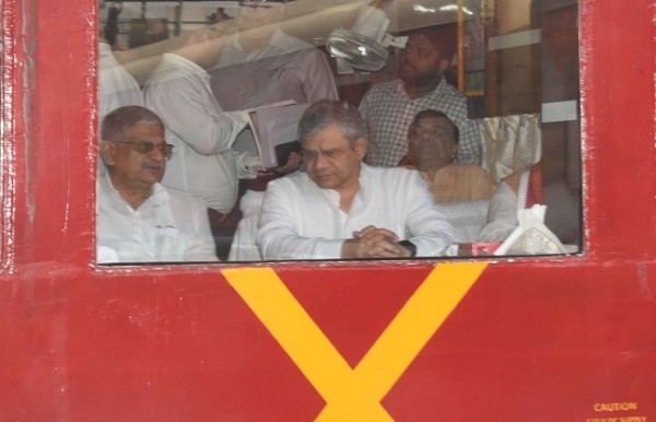 Union Railway Minister Ashwini Vaishnav is going to Jamalpur by MR Special Train. Union Railway Minister Ashwini Vaishnav is going to Jamalpur by MR Special Train.