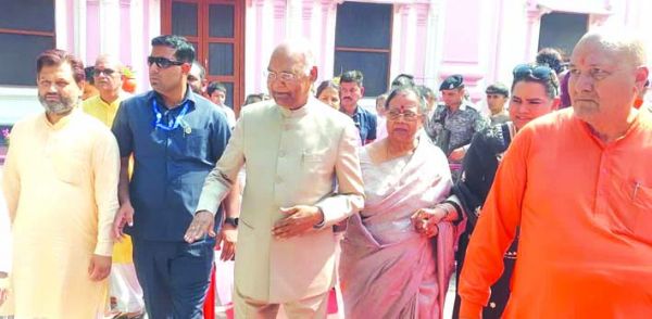 Former President Ram Nath Kovind arrived at Harihar Ashram.