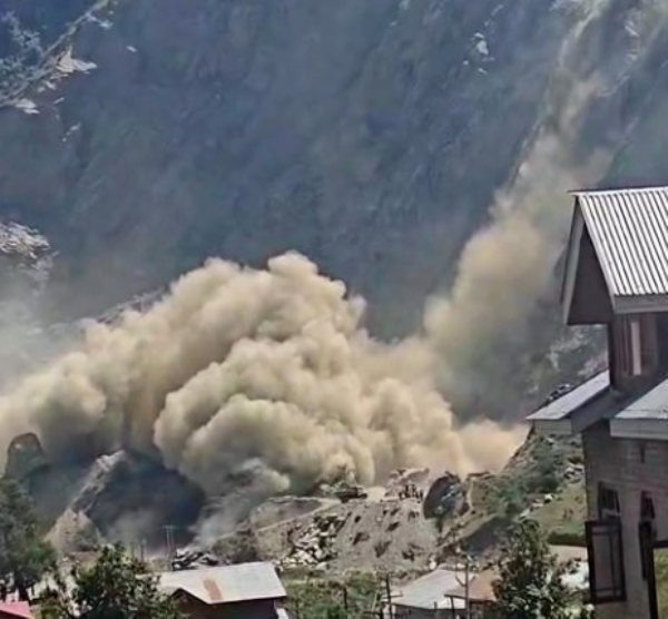 Stone slide in quarry causes panic in Baramulla