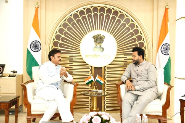 Deputy Chief Minister Shukla meets Union Minister Naidu, discusses expansion of air services in Vindhya region