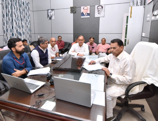Narendra Kashyap held an important meeting in his office