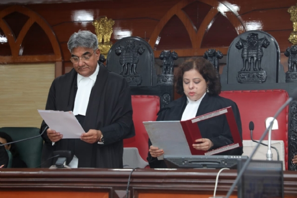 अधिवक्ता शमीमा जहां गौहाटी उच्च न्यायालय की अतिरिक्त न्यायाधीश का शपथ ग्रहण करते हुए। अधिवक्ता शमीमा जहां गौहाटी उच्च न्यायालय की अतिरिक्त न्यायाधीश का शपथ ग्रहण करते हुए।