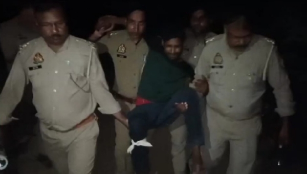 On Thursday, during an encounter in Hamirpur district, a criminal was seriously injured