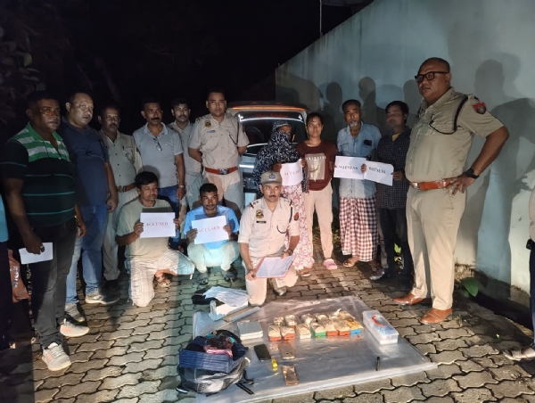 कछार में हेरोइन के साथ पकड़े गए तस्करों की तस्वीर।