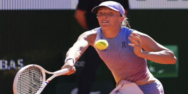 Iga Swiatek wins 6-2, 7-5 against Jaqueline Cristian, advancing to French Open Round of 16