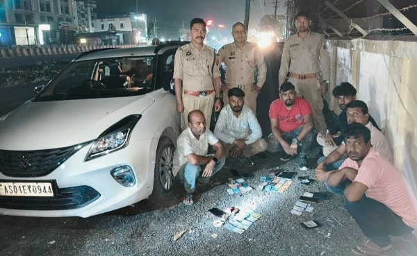 गुवाहाटी में गिरफ्तार सट्टेबाजों की तस्वीर। गुवाहाटी में गिरफ्तार सट्टेबाजों की तस्वीर।