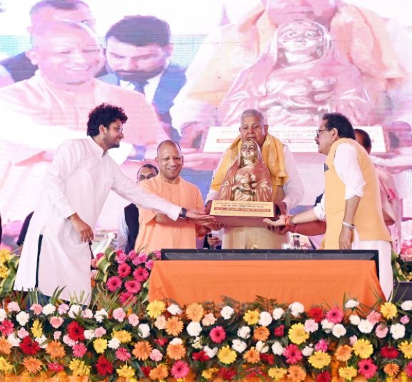 Chief Minister Yogi Adityanath addressed a huge seminar organized in Agra