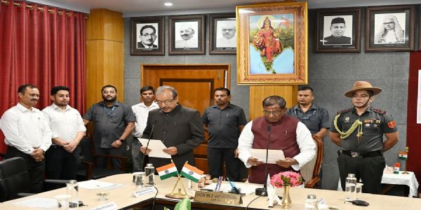Governor administers oath to State Election Commissioner
