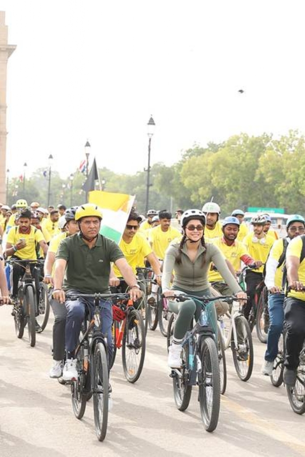 Mansukh Mandaviya Leads Nationwide Rally in Delhi, Launches Carbon Credit Tracker