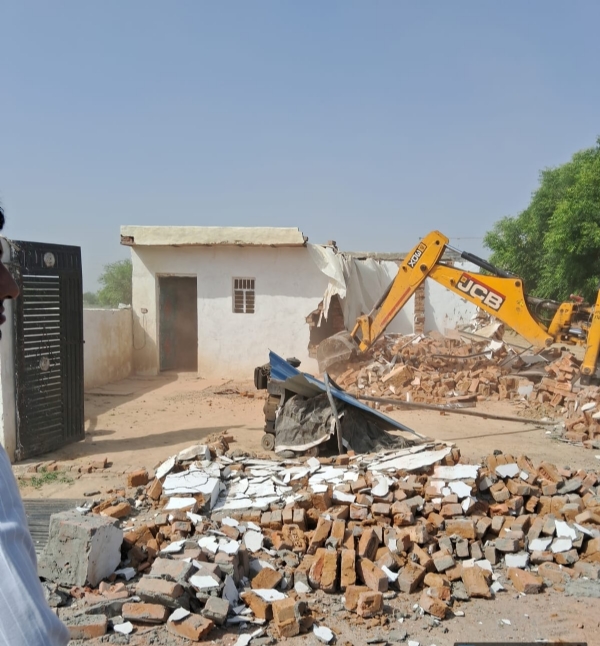Greater Noida Authority on Tuesday ran a bulldozer against encroachment