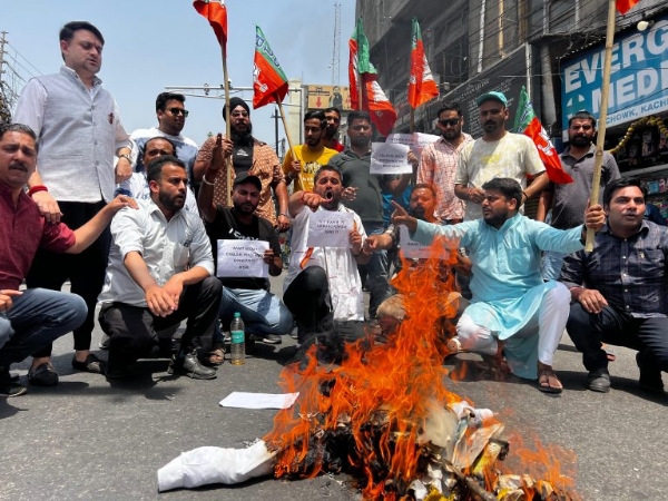 BJP’s Youth Wing Stages Anti-Government Protest In Jammu