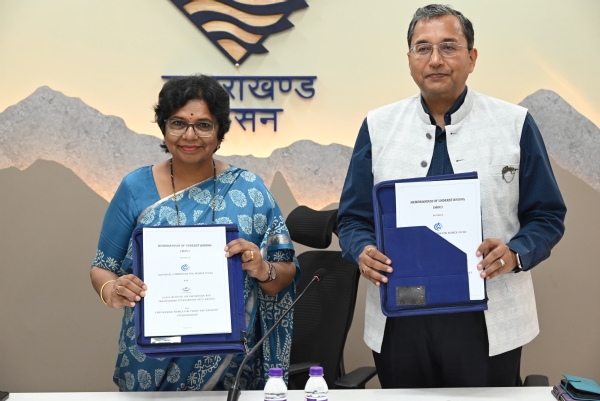 Chairperson of the National Commission for Women, Vijaya Rahatkar, and Vice Chairman of the Setu Commission, Raj Shekhar Joshi.