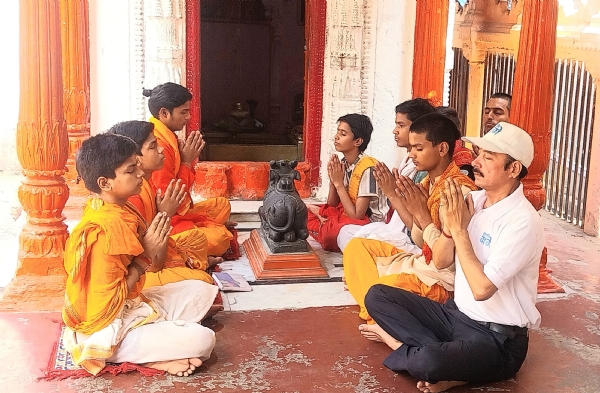 Shanti Paath on banks of Ganga in Kashi
