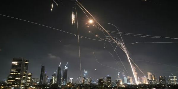Iran-Israel Air Conflict Intensifies, Severe Explosions in Tel Aviv and Tehran