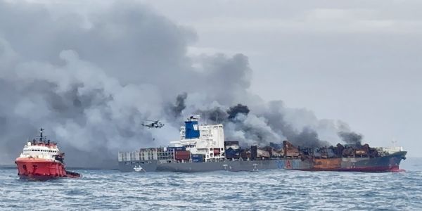 Indian Navy performs aerial insertion for salvage operation